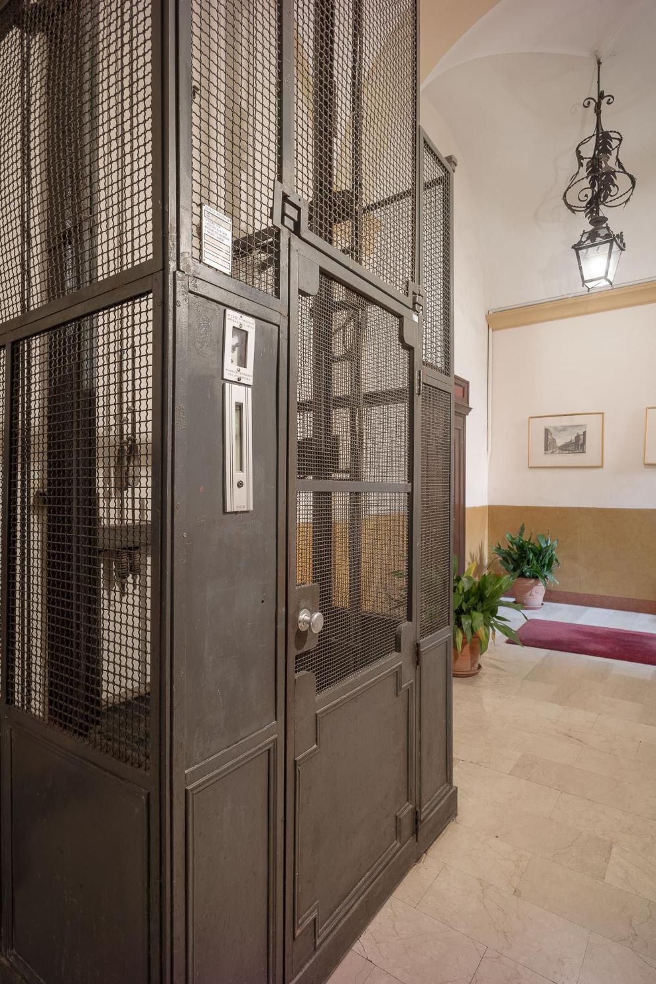 Lussuoso Appartamento Nel Cuore Del Centro Storico Bologna Eksteriør billede