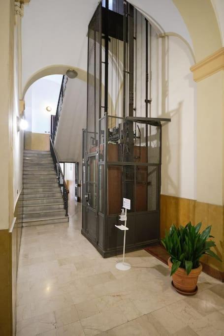 Lussuoso Appartamento Nel Cuore Del Centro Storico Bologna Eksteriør billede