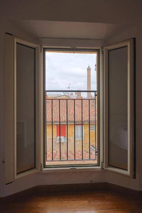Lussuoso Appartamento Nel Cuore Del Centro Storico Bologna Eksteriør billede